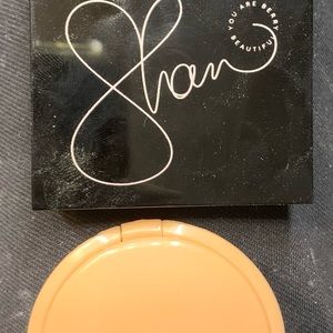 Iby Radiant Glow Highlighter and Shades by Shan highlighter shade: Irma Bundle!!